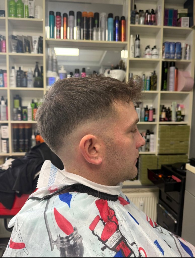 Muški skin fade šišanje